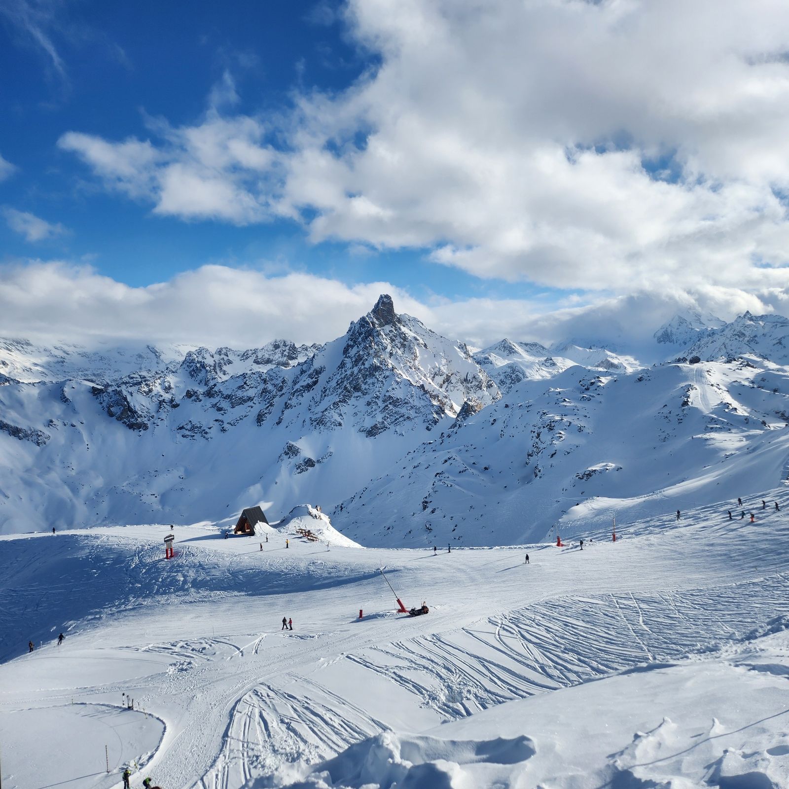How to Choose a Luxury Ski Resort: The Alps vs North America